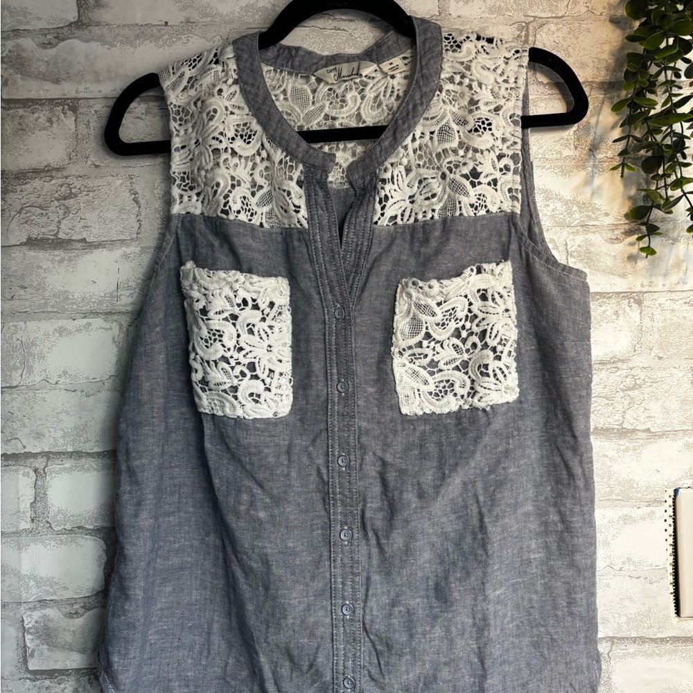 Women’s Button-Front Sleeveless Top with White Lace Yoke & Pockets